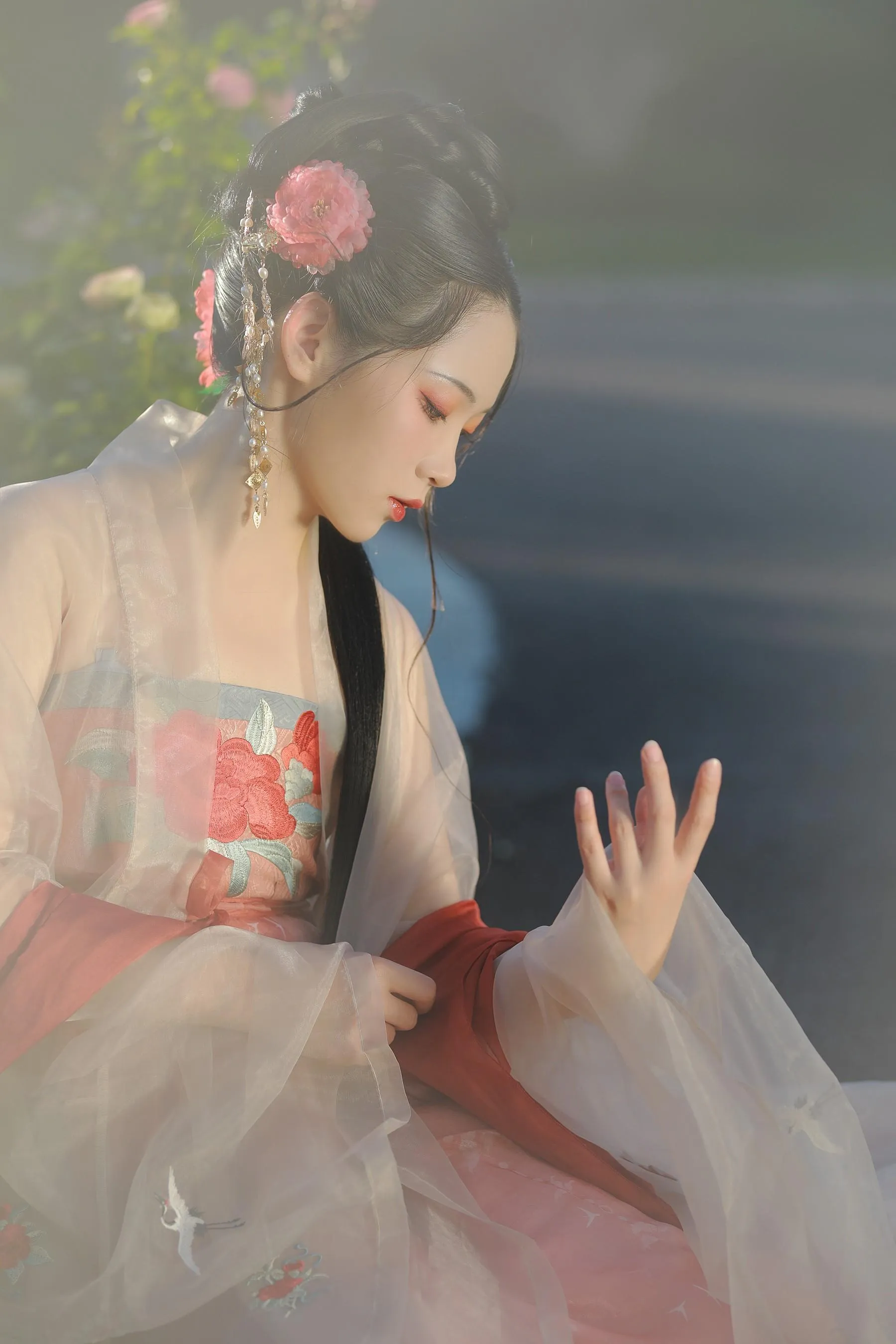 [YITUYU艺图语]2022.09.06 美人迈兮音尘阙 落花人独立 [34P]插图2
